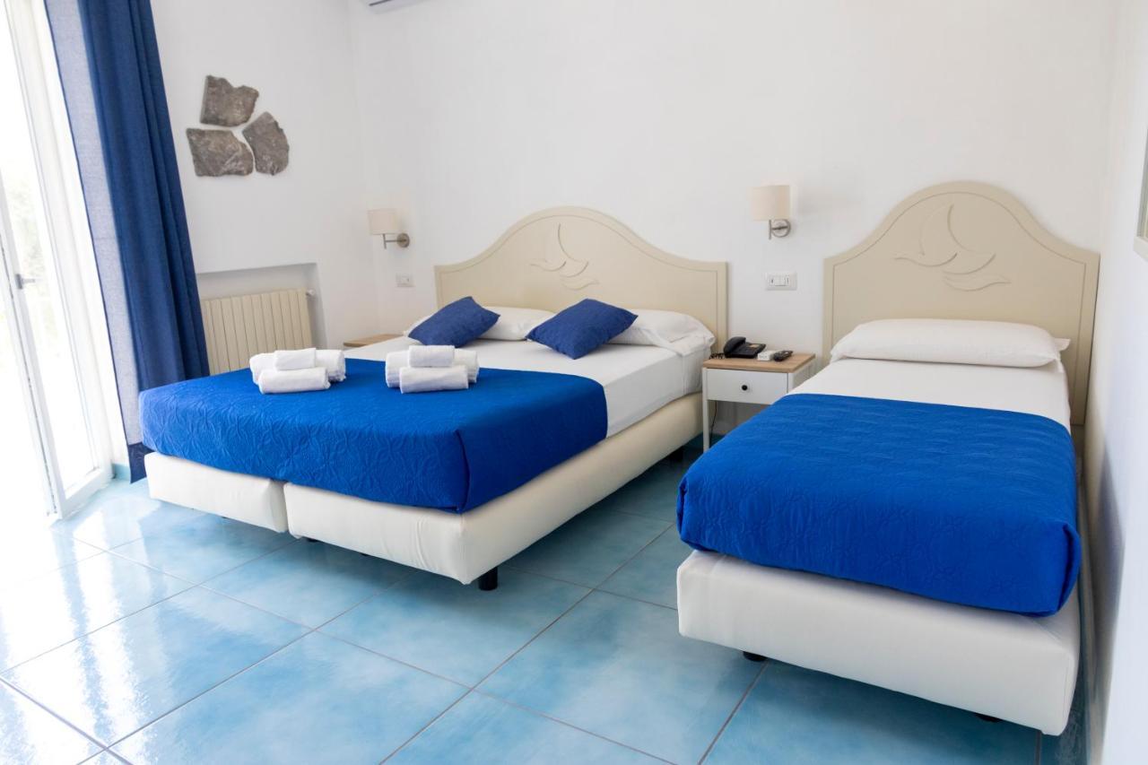 איסקיה Hotel La Luna מראה חיצוני תמונה
