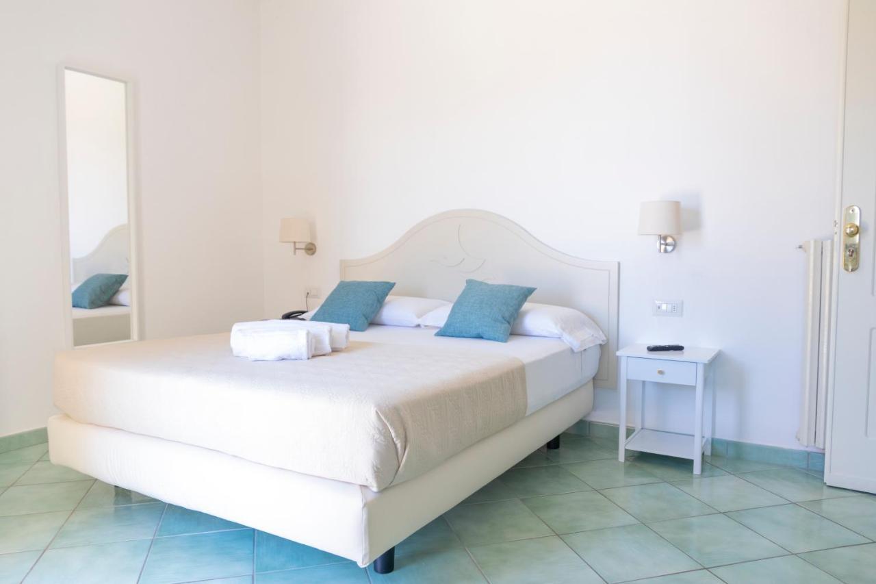 איסקיה Hotel La Luna מראה חיצוני תמונה