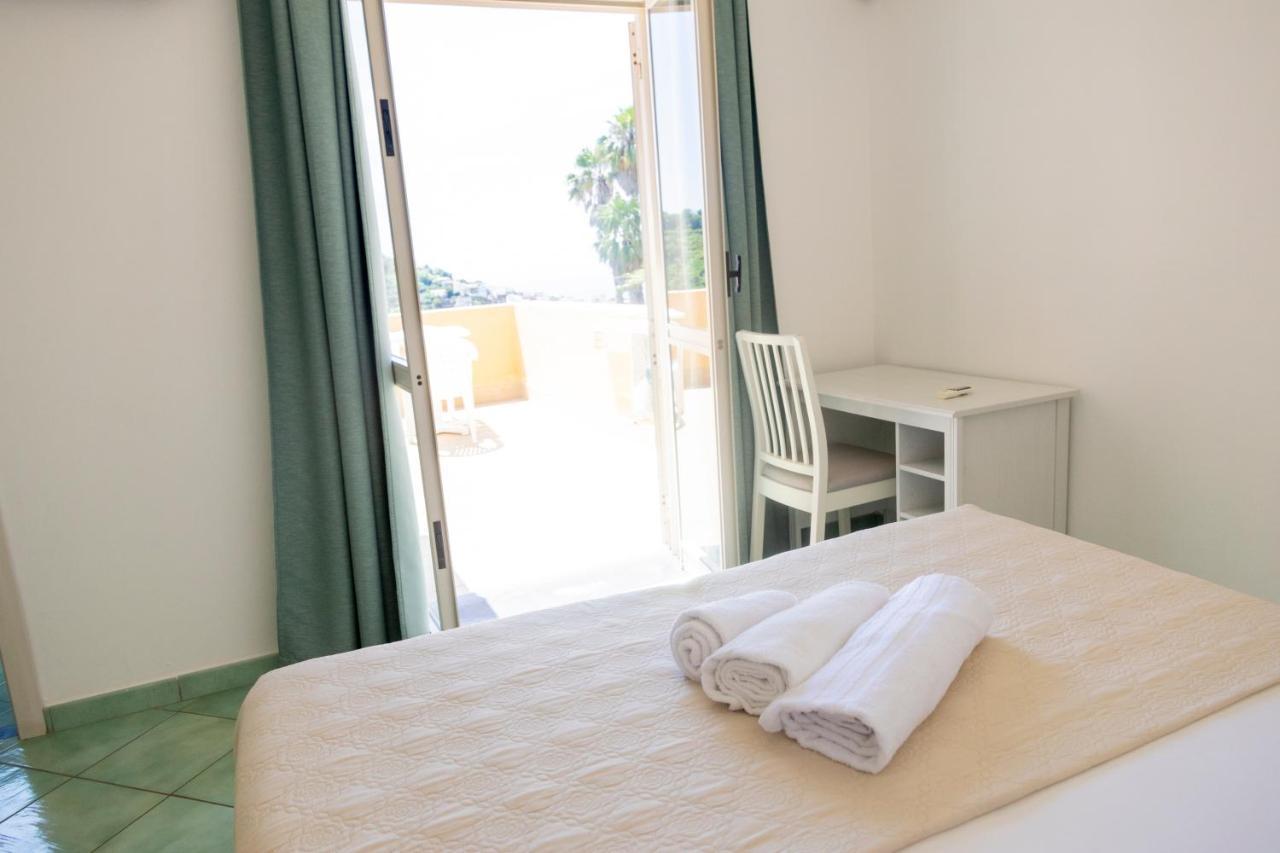 איסקיה Hotel La Luna מראה חיצוני תמונה