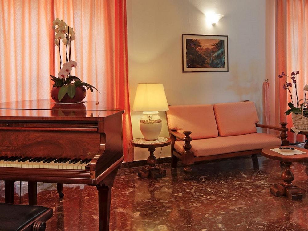 איסקיה Hotel La Luna מראה חיצוני תמונה