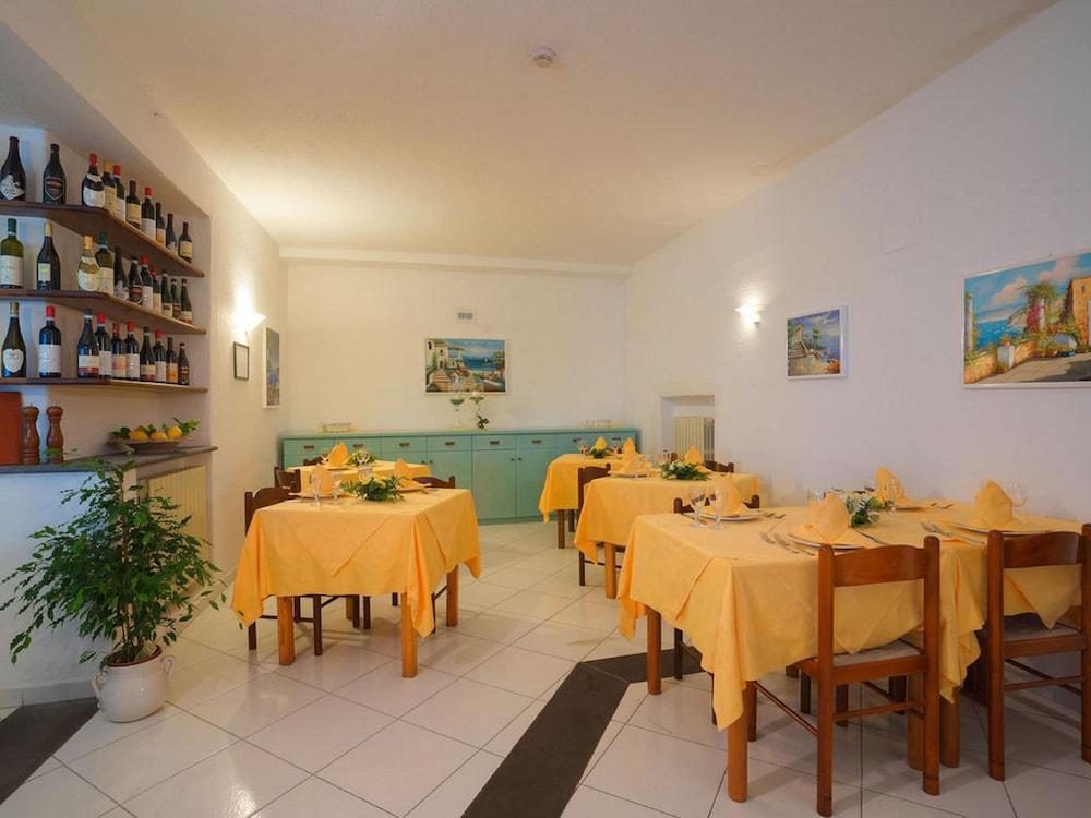 איסקיה Hotel La Luna מראה חיצוני תמונה