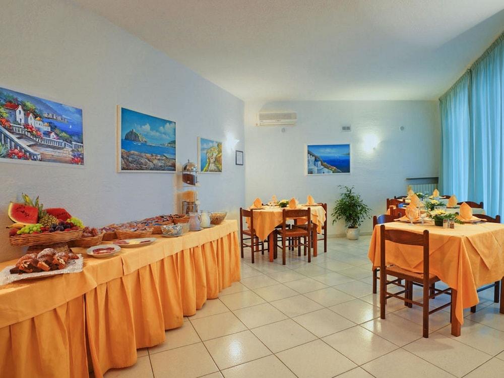 איסקיה Hotel La Luna מראה חיצוני תמונה