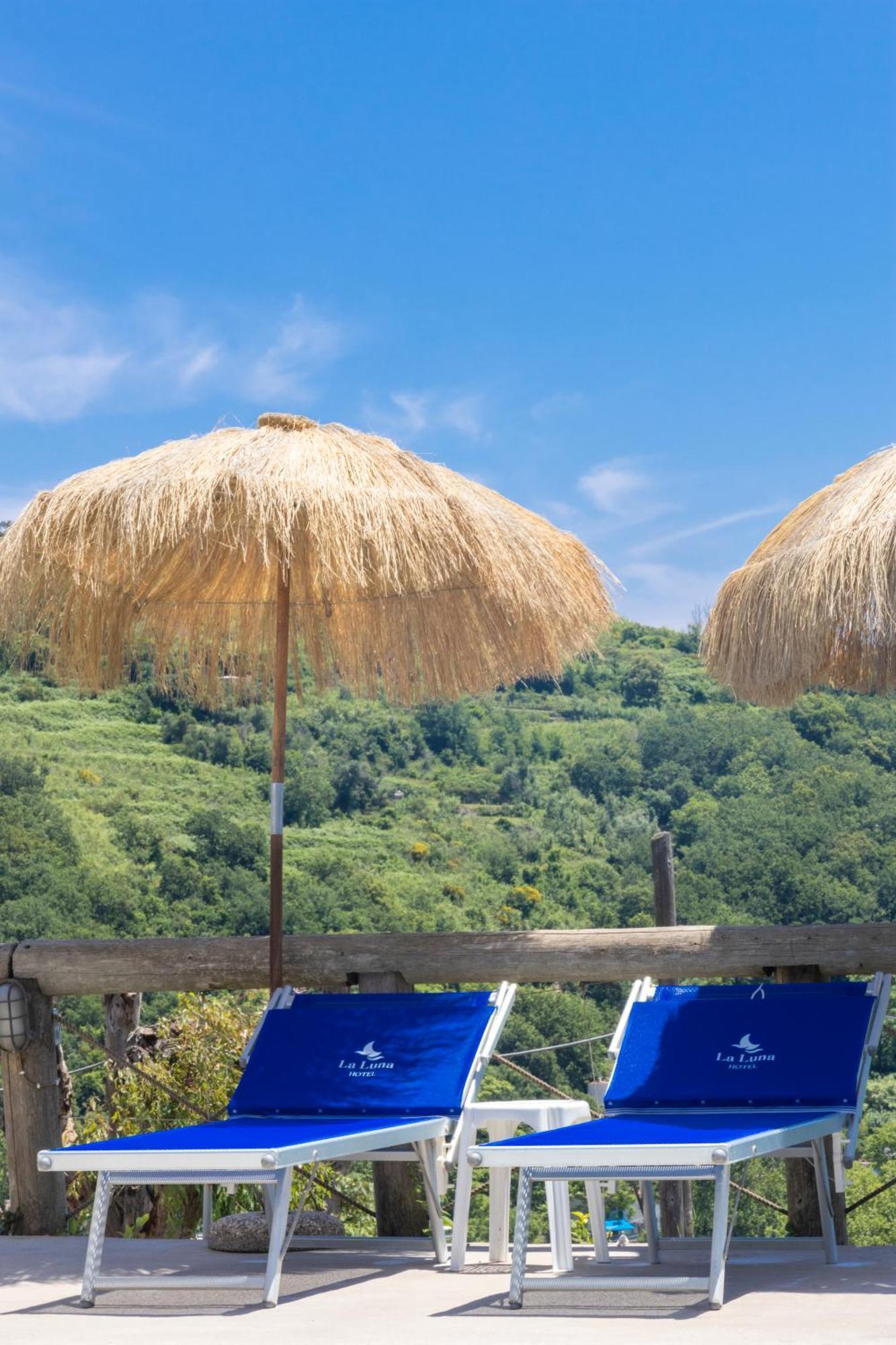 איסקיה Hotel La Luna מראה חיצוני תמונה
